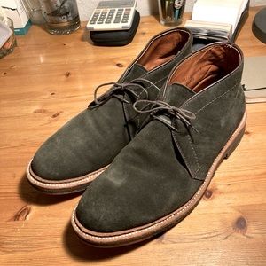 Alden/JCrew Chukka. Suede mens crepe sole.